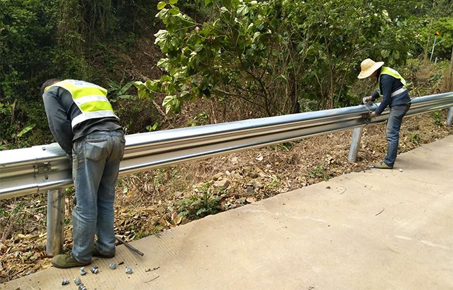 朔州高速公路护栏的定期维护与保养