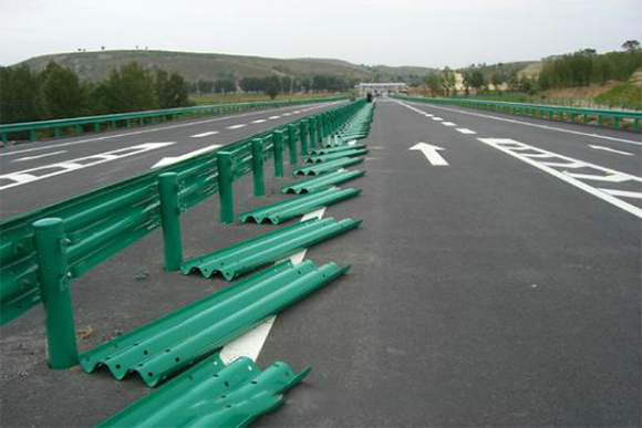 朔州波形护栏的维护与管理确保道路安全的关键步骤